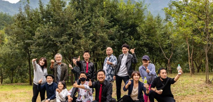 屋外演奏会での集合写真